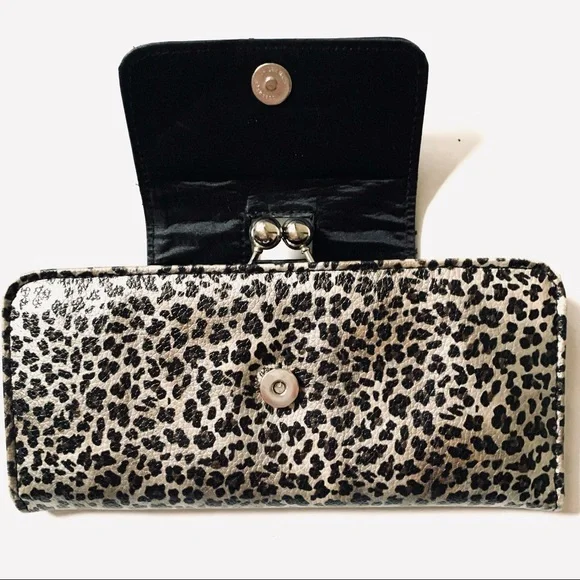 Black and silver Wallet - Picture 2 of 8